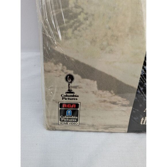 Revenge Starring Kevin Costner Laser Disc RCA Columbia Pictures Home Video1990 - Picture 4 of 10